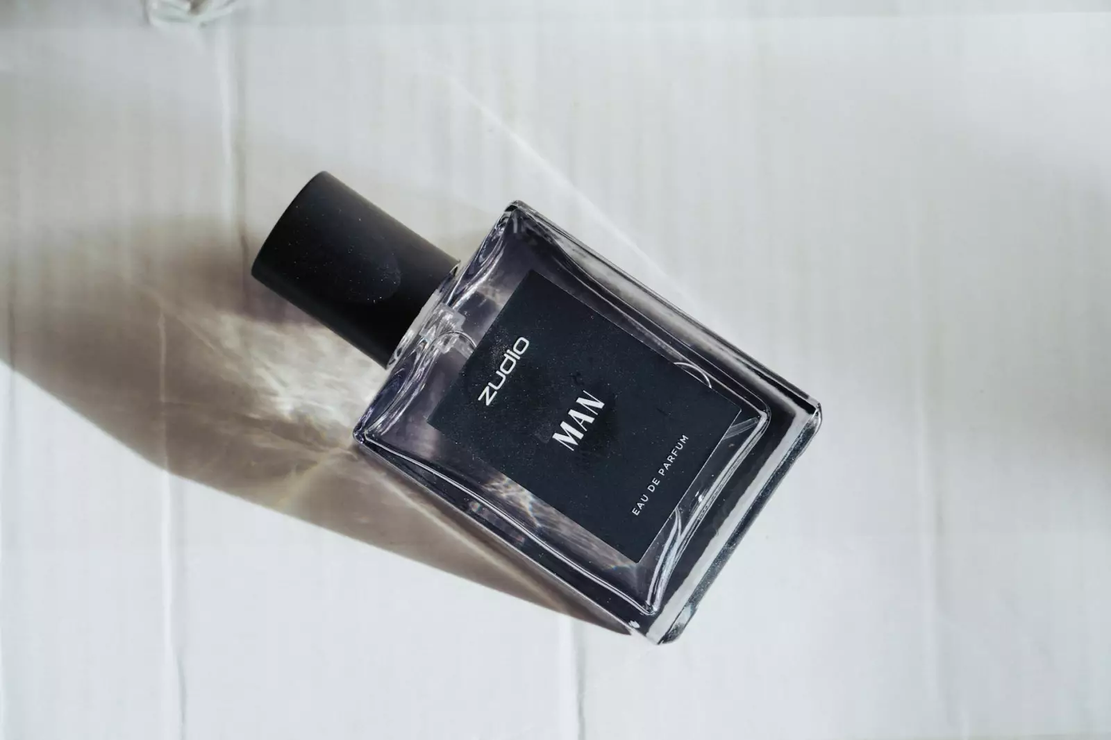 Flacons de parfums différents