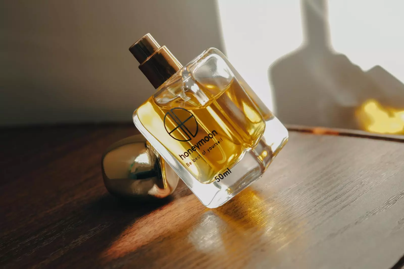 Bouteille de parfum sur mesure en atelier